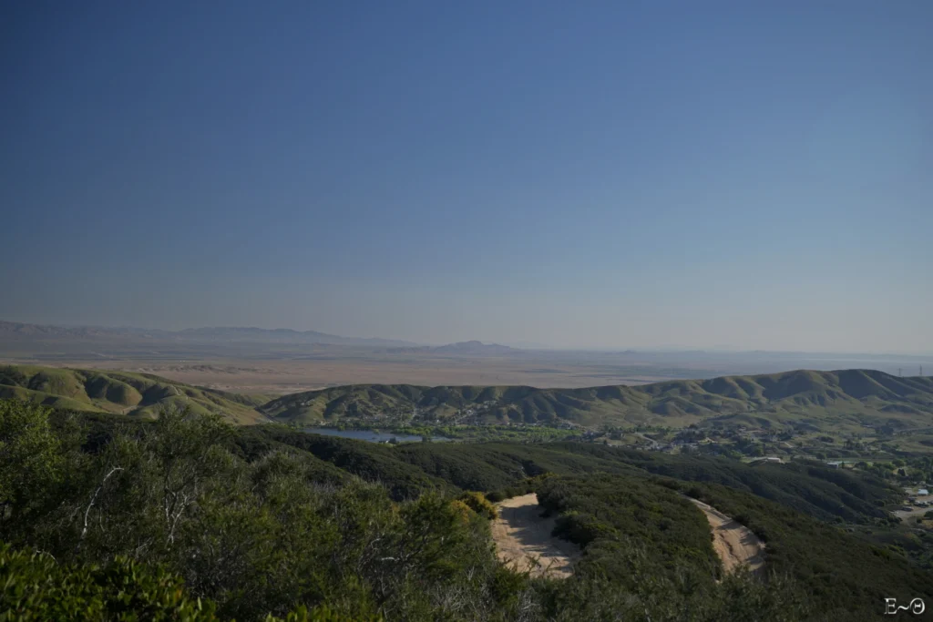 J35 le Mojave et au loin Rosamond Hill