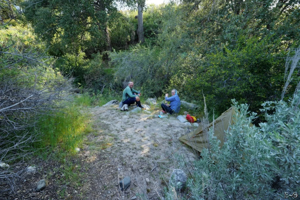 J36 Hikers devant Cow Spring