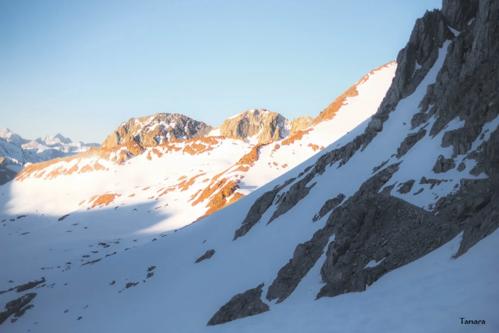 J61 Le PCT dans les pentes de Crater Mountain North Summit