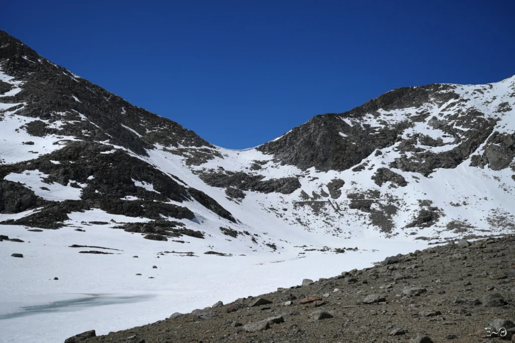 J61 Mather Pass. Le PCT passe dans le couloir de gauche