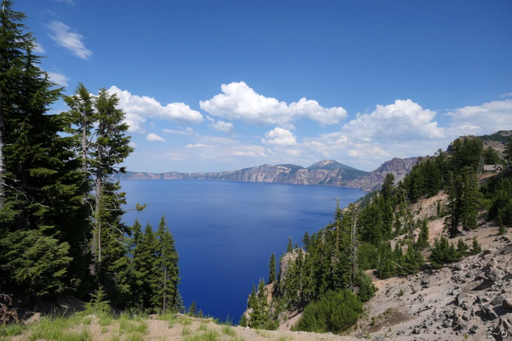 J111 Enfin, Crater Lake