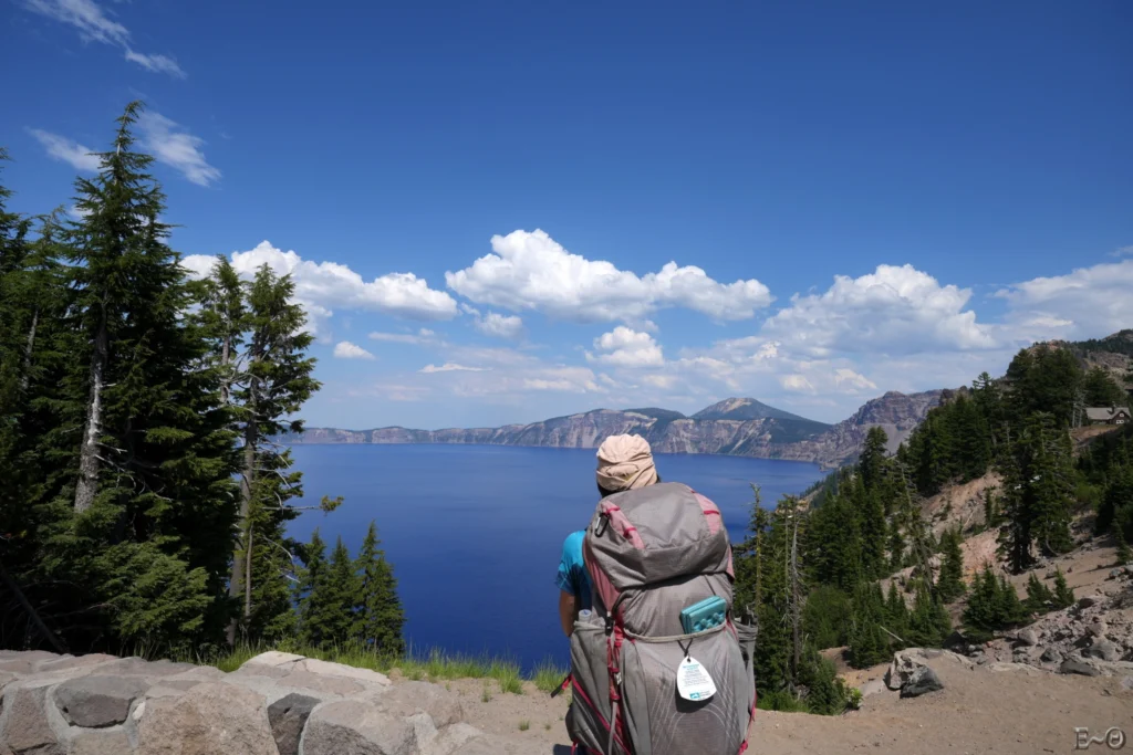 J111 Hélène devant Crater Lake