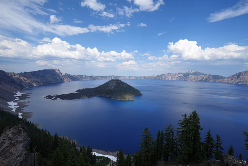 J111 Le bleu du lac est grandiose