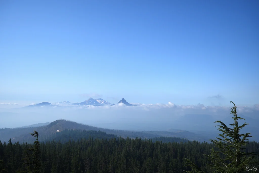 J120 Les Three Sisters au matin