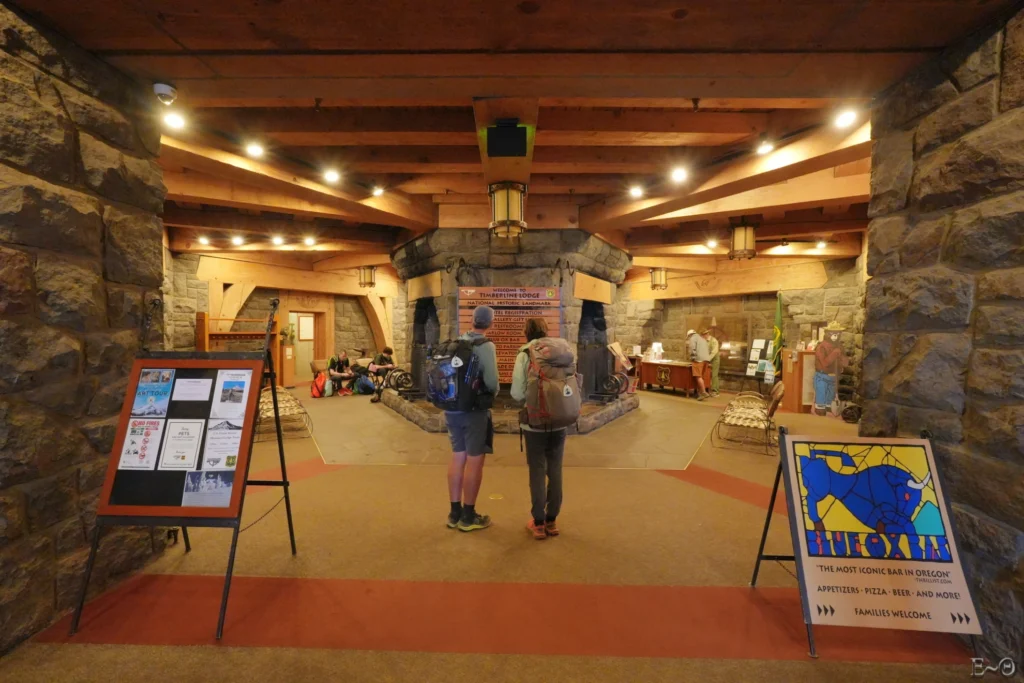 J124 Le hall de Timberline Lodge