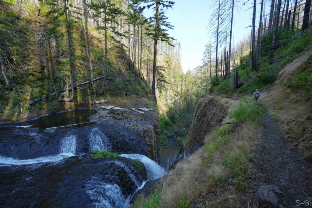 J127 Hélène au dessus de Twister falls