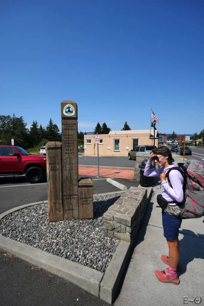 J127 Le monument du PCT à Cascade Locks