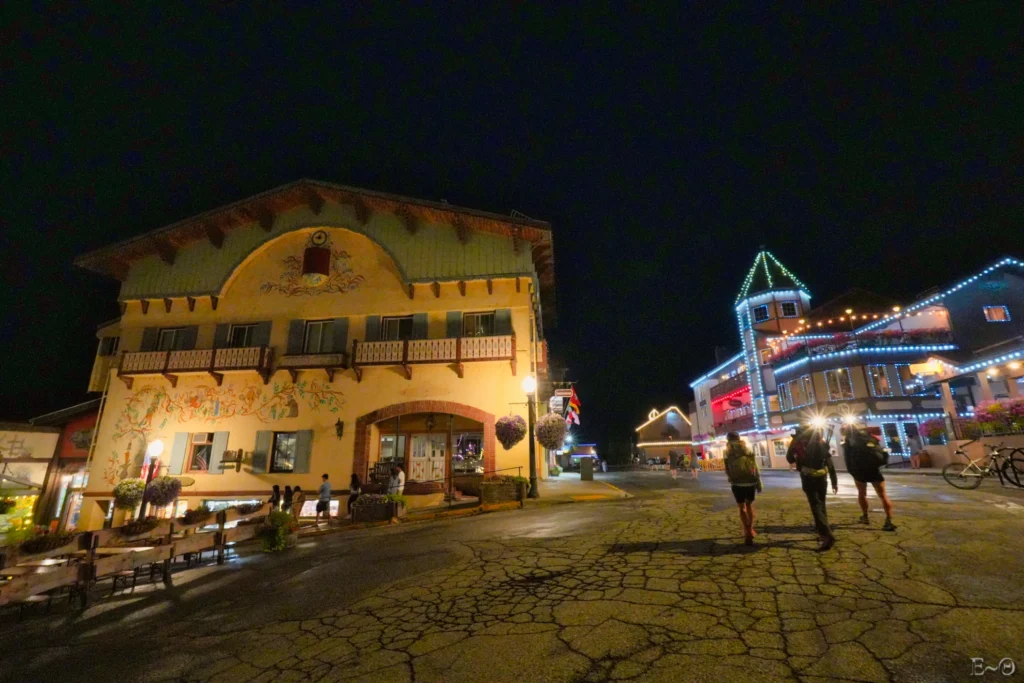 J143 Des hikers dans Leavenworth